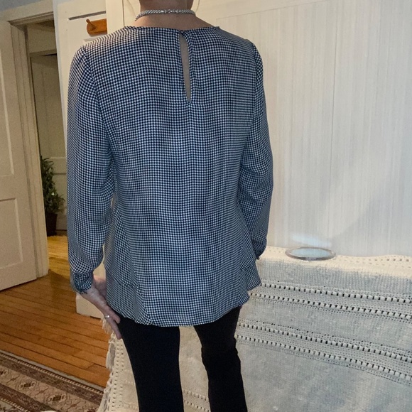 Banana Republic Black/White Houndstooth Blouse with Side Flounce Detail, Size S - Picture 5 of 6